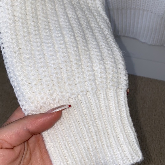 Sweater ( off the shoulders) - Picture 2 of 3